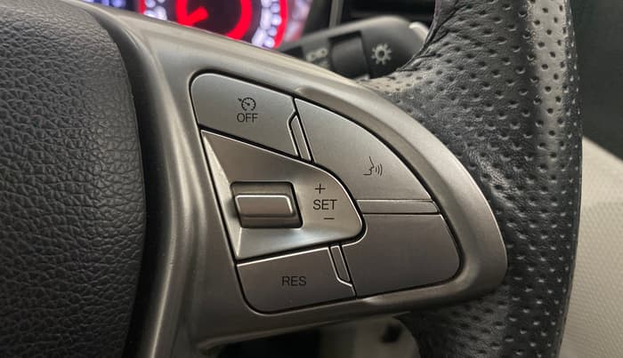 2022 Mahindra XUV300 W8 (O) 1.2 PETROL AMT, Petrol, Automatic, 1,19,785 km, Adaptive Cruise Control