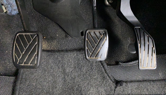 2014 Maruti Swift VXI D, Petrol, Manual, 91,116 km, Pedals