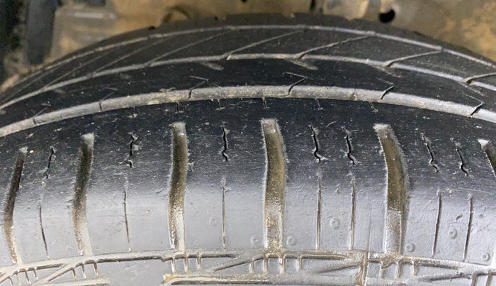 2014 Maruti Swift VXI D, Petrol, Manual, 91,116 km, Left Front Tyre Tread