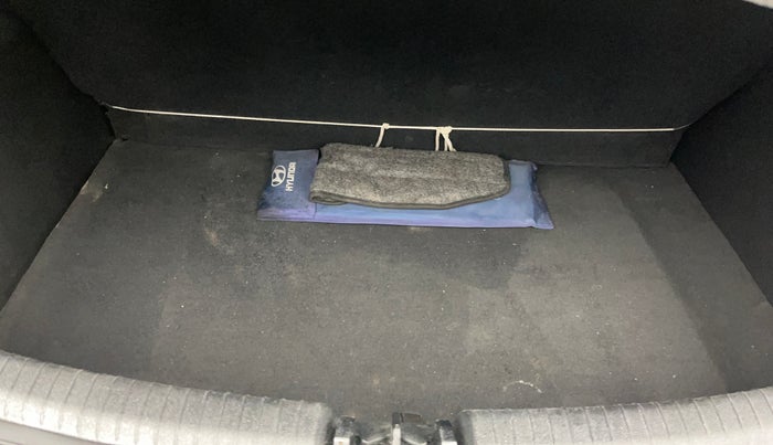 2017 Hyundai Grand i10 SPORTZ 1.2 KAPPA VTVT, Petrol, Manual, 87,298 km, Boot Inside