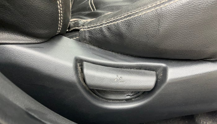 2017 Hyundai Grand i10 SPORTZ 1.2 KAPPA VTVT, Petrol, Manual, 87,298 km, Driver Side Adjustment Panel