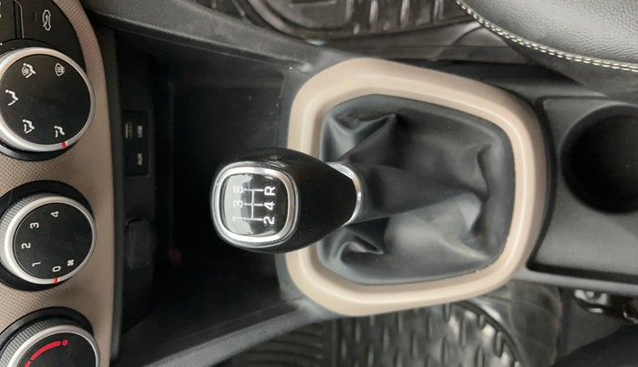 2017 Hyundai Grand i10 SPORTZ 1.2 KAPPA VTVT, Petrol, Manual, 87,298 km, Gear Lever