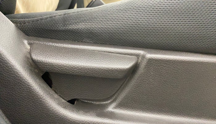 2012 Hyundai Eon D-LITE+, Petrol, Manual, 95,319 km, Driver Side Adjustment Panel