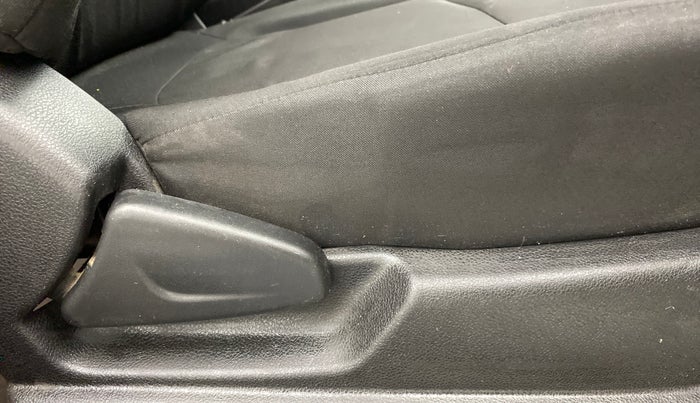 2018 Renault Kwid RXT 1.0 EASY-R AT OPTION, Petrol, Automatic, 59,635 km, Driver Side Adjustment Panel