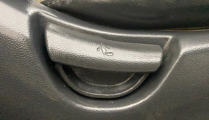 2019 Hyundai Grand i10 SPORTZ AT 1.2 KAPPA VTVT, Petrol, Automatic, 52,431 km, Driver Side Adjustment Panel