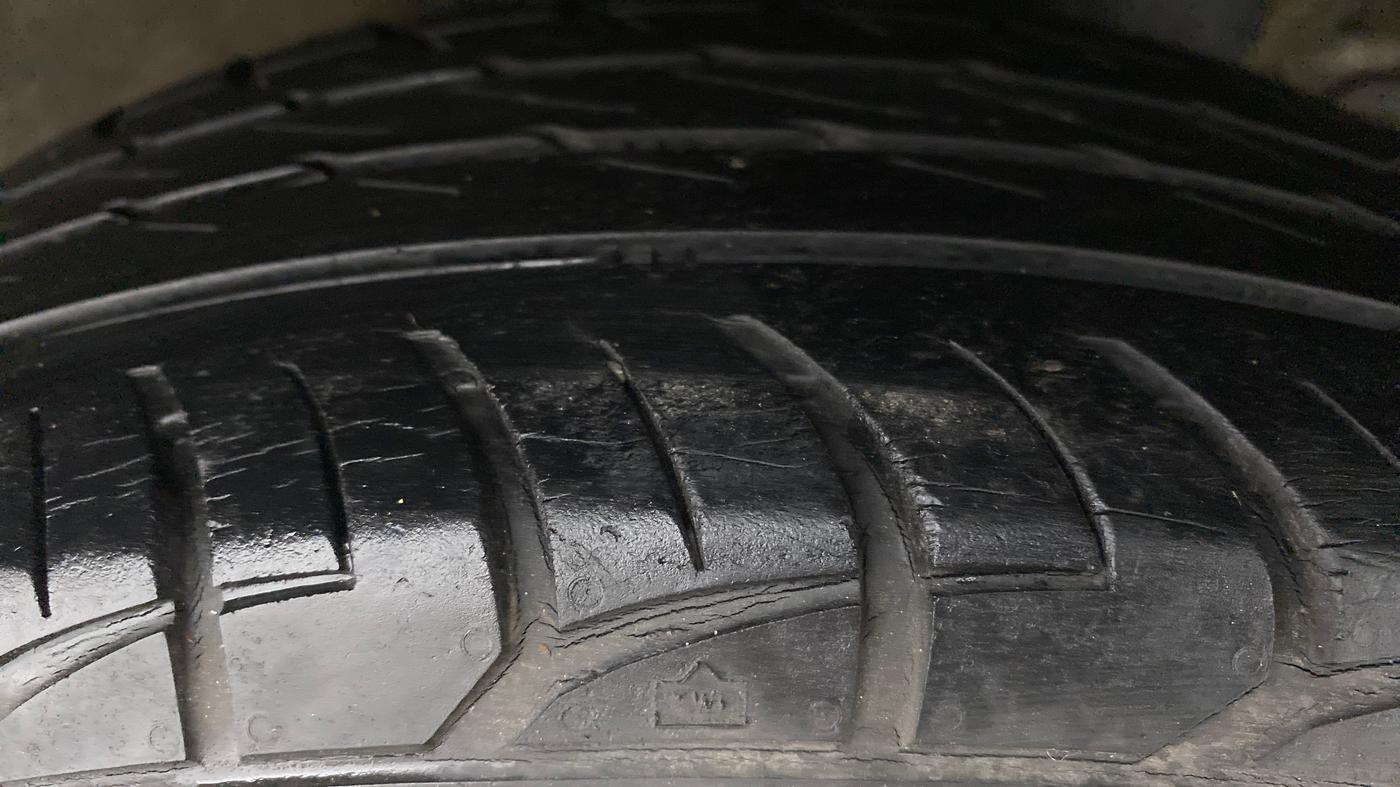 2017 Hyundai Elite i20 MAGNA 1.4 AT, Petrol, Automatic, 70,894 km, Left Rear Tyre Tread