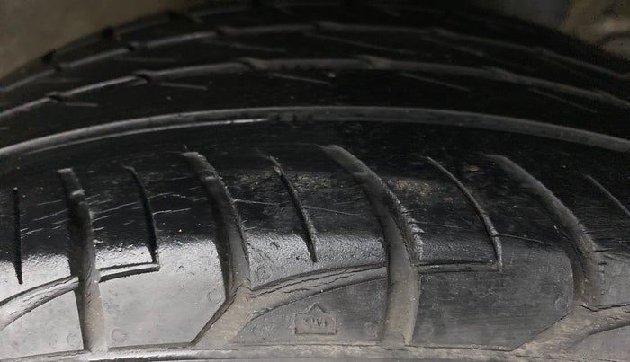 2017 Hyundai Elite i20 MAGNA 1.4 AT, Petrol, Automatic, 70,894 km, Left Rear Tyre Tread