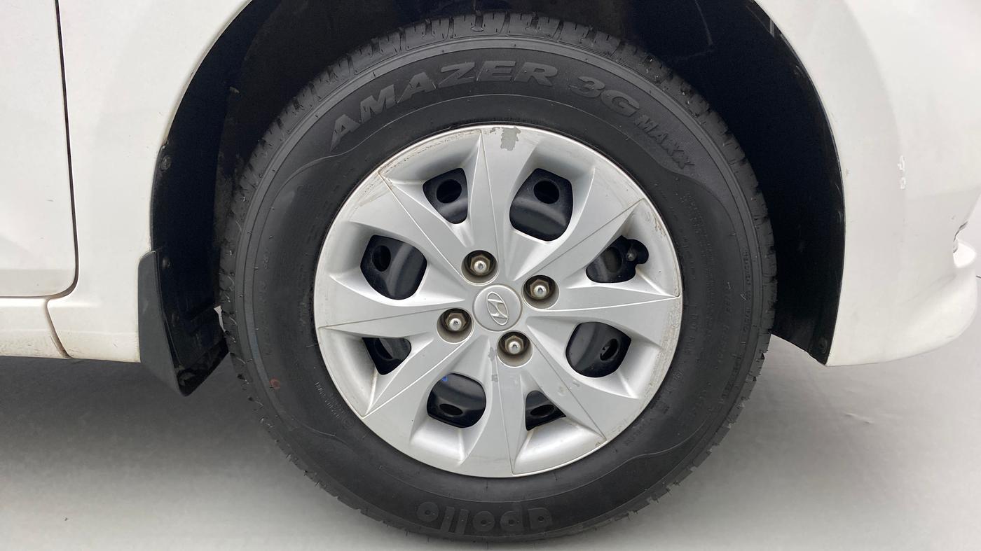2017 Hyundai Elite i20 MAGNA 1.4 AT, Petrol, Automatic, 70,894 km, Right Front Wheel