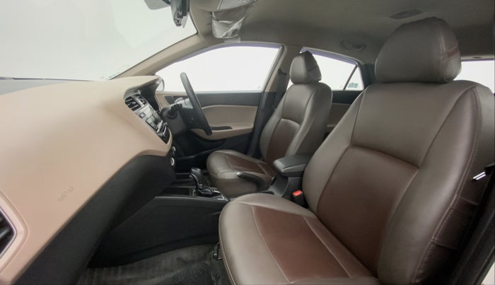 2017 Hyundai Elite i20 MAGNA 1.4 AT, Petrol, Automatic, 70,894 km, Right Side Front Door Cabin