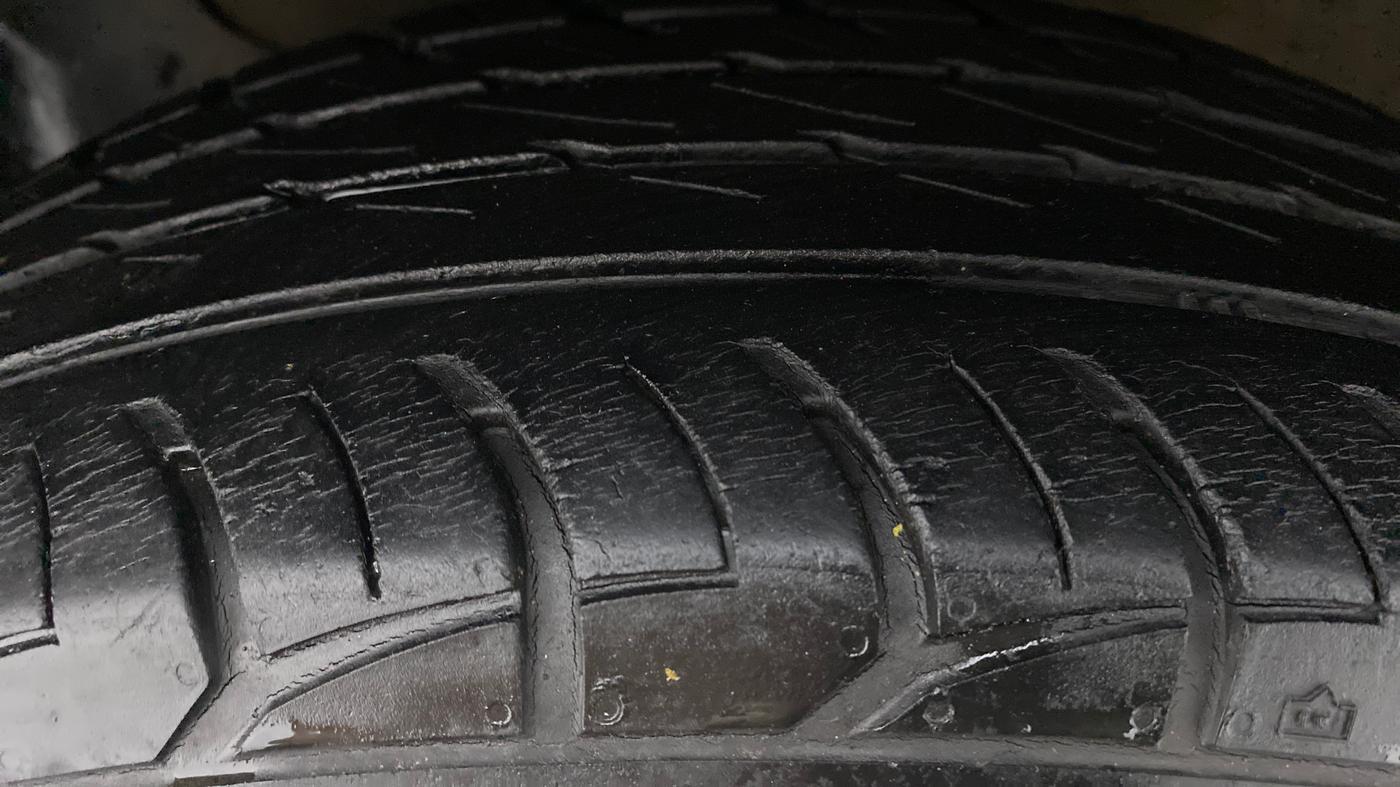 2017 Hyundai Elite i20 MAGNA 1.4 AT, Petrol, Automatic, 70,894 km, Left Front Tyre Tread