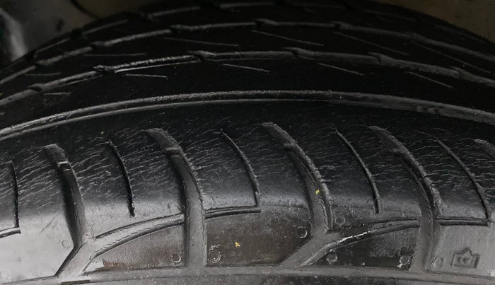 2017 Hyundai Elite i20 MAGNA 1.4 AT, Petrol, Automatic, 70,894 km, Left Front Tyre Tread