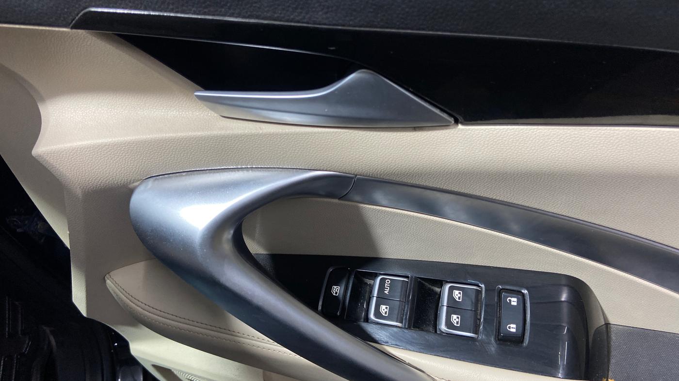 2021 MG HECTOR SHARP 1.5 PETROL CVT, Petrol, Automatic, 91,984 km, Driver Side Door Panels Control