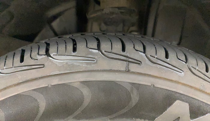 2016 Renault Kwid RXT 1.0 AMT, Petrol, Automatic, 75,000 km, Right Front Tyre Tread