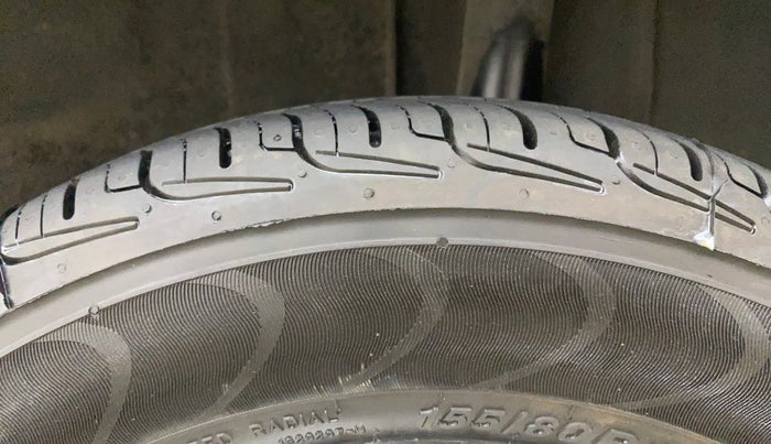 2016 Renault Kwid RXT 1.0 AMT, Petrol, Automatic, 75,000 km, Left Rear Tyre Tread