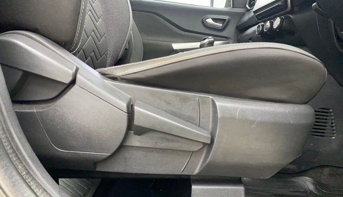 2022 Nissan MAGNITE XV PREMIUM, Petrol, Manual, 64,305 km, Driver Side Adjustment Panel