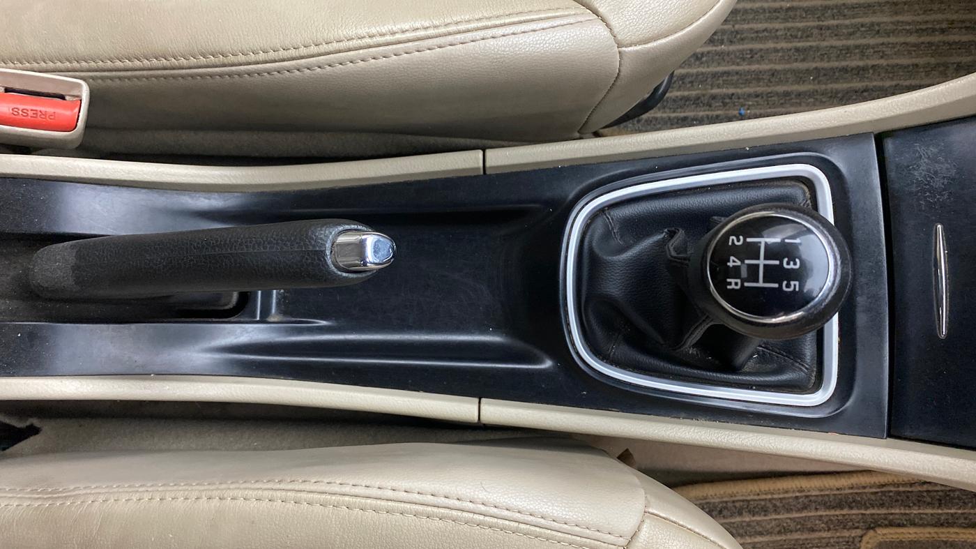 2020 Maruti Ciaz ALPHA 1.5 SHVS PETROL, Petrol, Manual, 1,11,734 km, Gear Lever