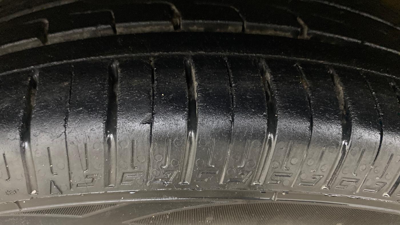 2020 Maruti Ciaz ALPHA 1.5 SHVS PETROL, Petrol, Manual, 1,11,734 km, Left Front Tyre Tread