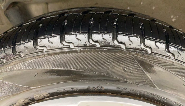 2014 Maruti Wagon R 1.0 VXI, CNG, Manual, 54,691 km, Right Rear Tyre Tread