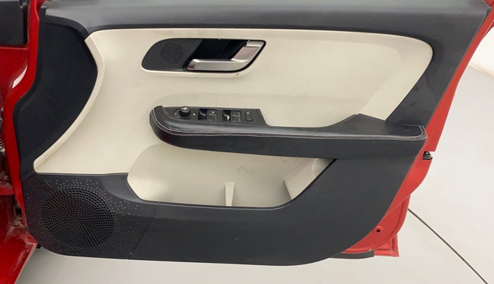 2021 Tata ALTROZ XZ PLUS I-TURBO PETROL, Petrol, Manual, 13,301 km, Driver Side Door Panels Control