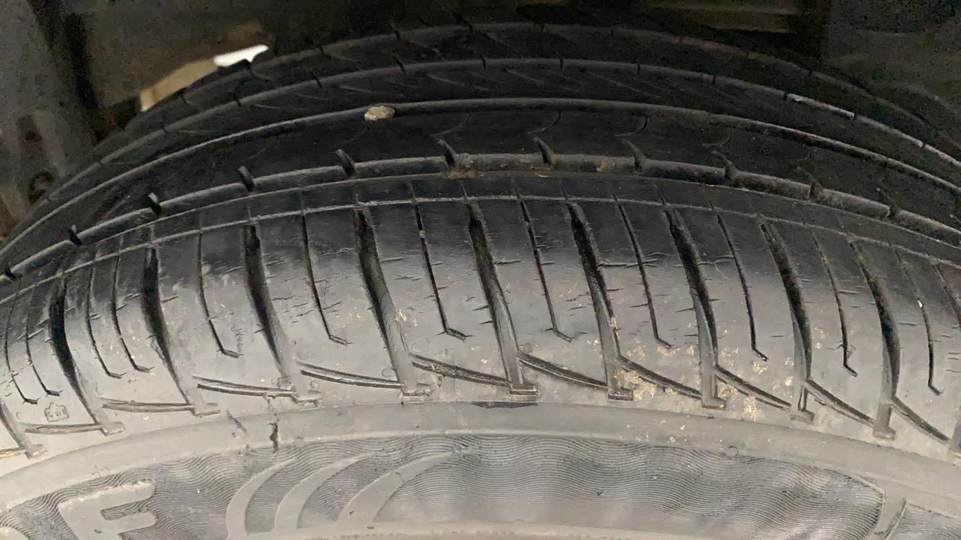 2018 Renault Duster RXS CVT, Petrol, Automatic, 21,959 km, Left Rear Tyre Tread