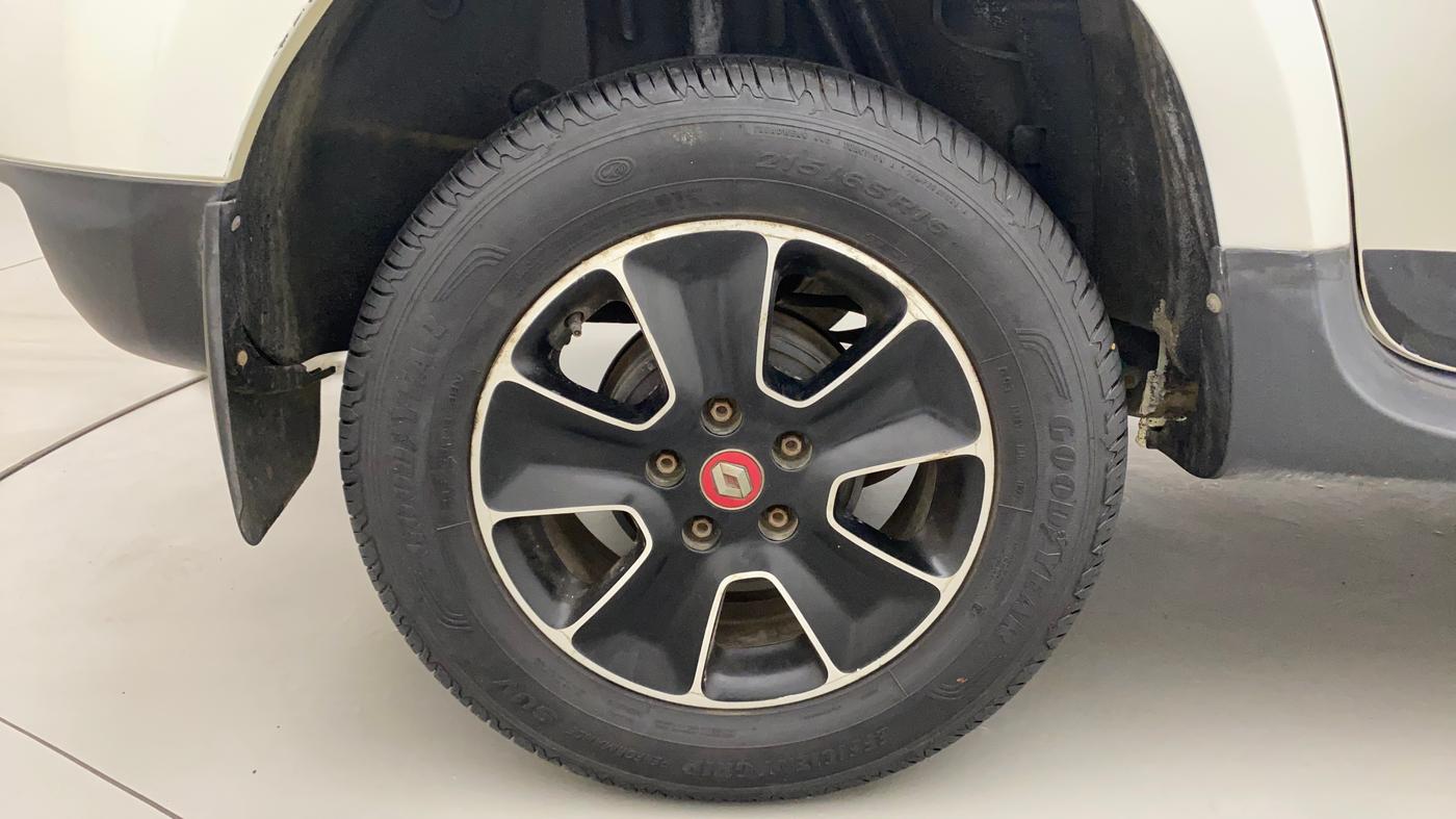 2018 Renault Duster RXS CVT, Petrol, Automatic, 21,959 km, Right Rear Wheel