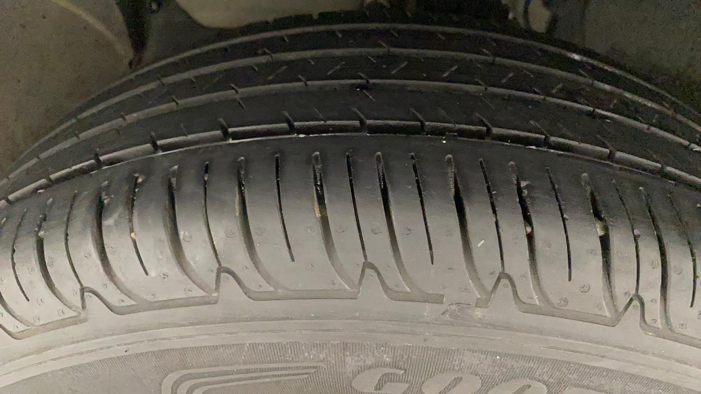2018 Renault Duster RXS CVT, Petrol, Automatic, 21,959 km, Left Front Tyre Tread