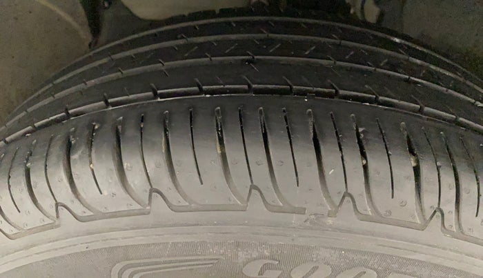 2018 Renault Duster RXS CVT, Petrol, Automatic, 21,952 km, Left Front Tyre Tread