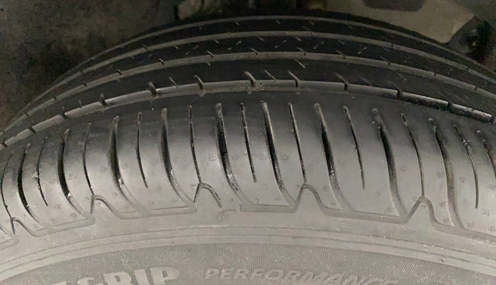 2018 Renault Duster RXS CVT, Petrol, Automatic, 21,952 km, Right Front Tyre Tread