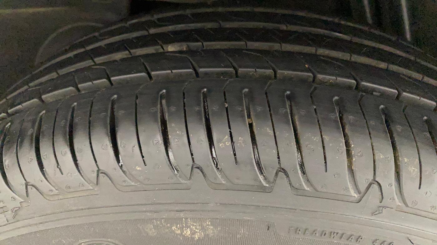 2018 Renault Duster RXS CVT, Petrol, Automatic, 21,959 km, Right Rear Tyre Tread
