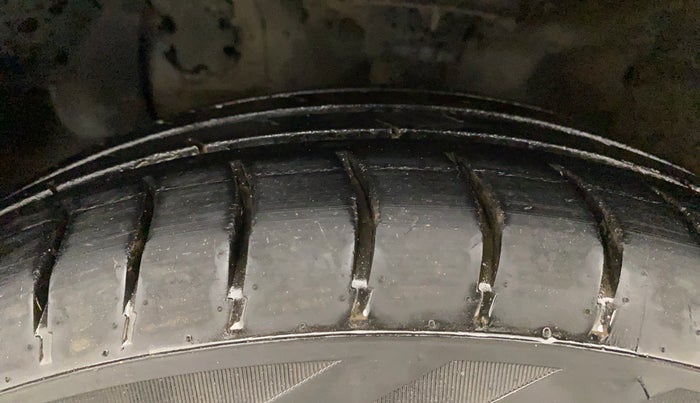 2015 Hyundai Elite i20 MAGNA 1.2, Petrol, Manual, 82,602 km, Left Front Tyre Tread