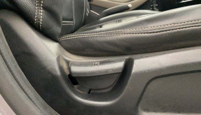 2015 Hyundai Elite i20 MAGNA 1.2, Petrol, Manual, 82,602 km, Driver Side Adjustment Panel