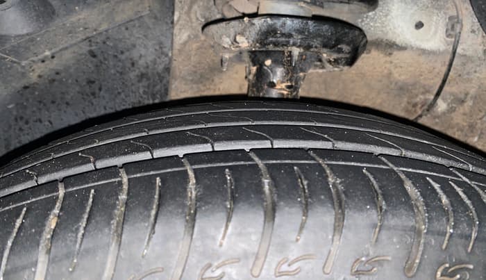 2022 KIA SONET HTK 1.5, Diesel, Manual, 84,517 km, Left Front Tyre Tread