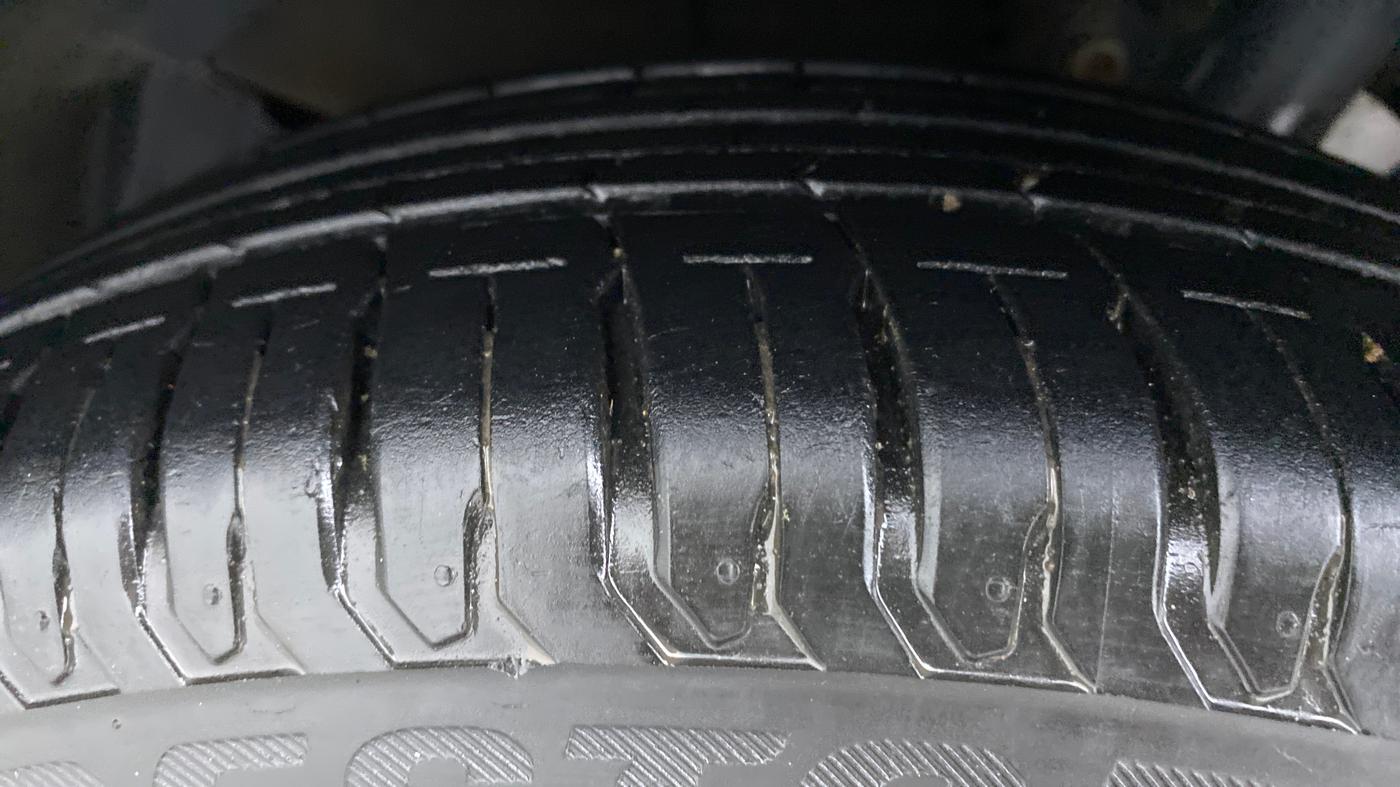 2020 Maruti Dzire ZXI Plus, Petrol, Manual, 15,527 km, Left Front Tyre Tread