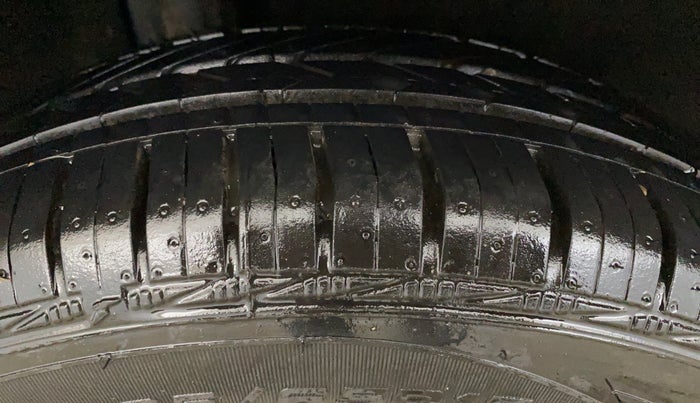 2016 Maruti Baleno DELTA PETROL 1.2, Petrol, Manual, 32,767 km, Right Rear Tyre Tread