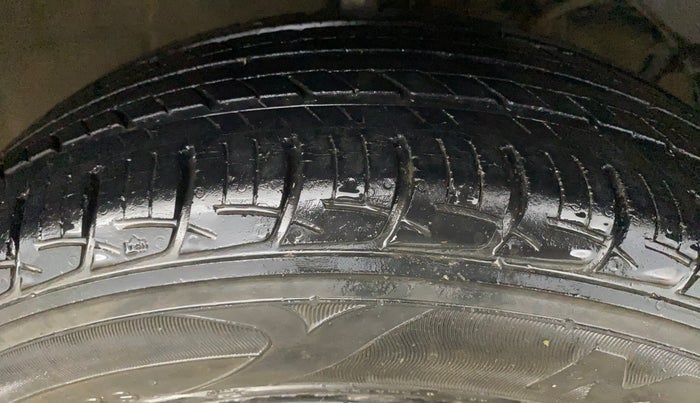 2016 Maruti Baleno DELTA PETROL 1.2, Petrol, Manual, 32,767 km, Right Front Tyre Tread