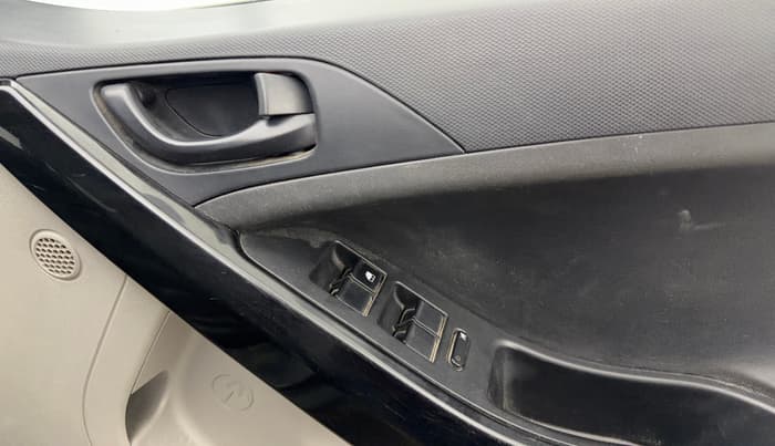 2019 Tata NEXON XM PETROL, Petrol, Manual, 50,454 km, Driver Side Door Panels Control