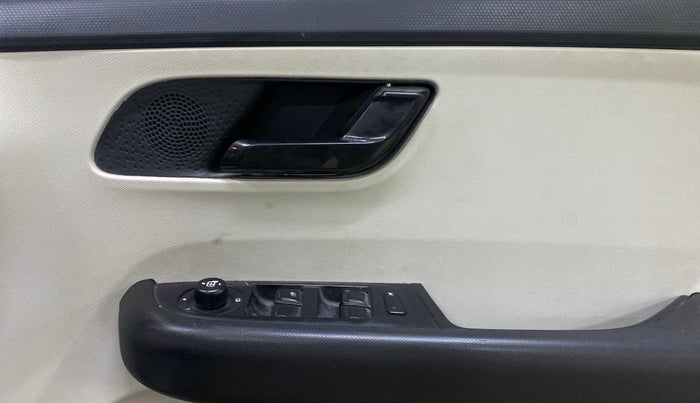 2022 Tata ALTROZ XT PETROL, Petrol, Manual, 48,060 km, Driver Side Door Panels Control