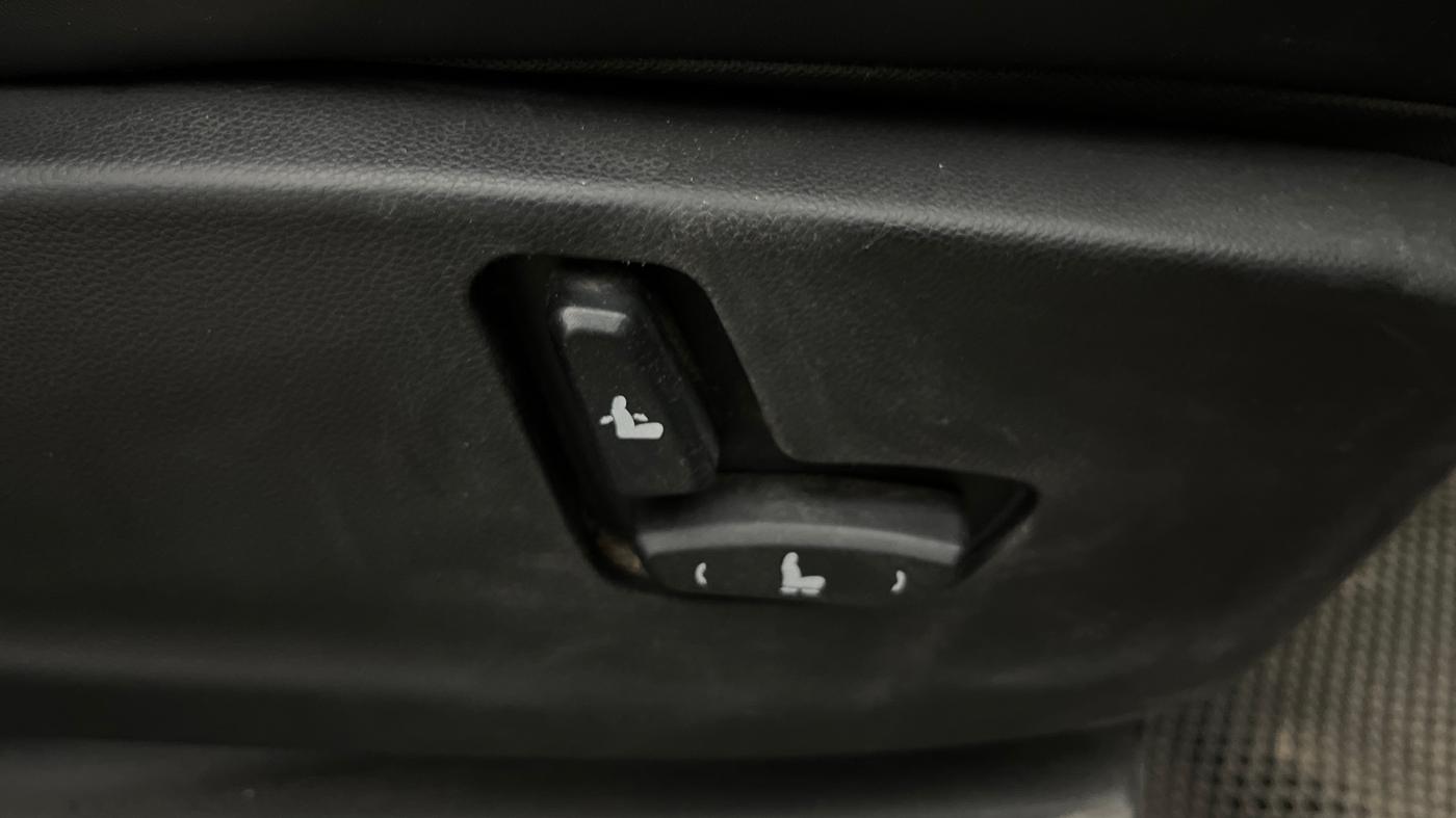 2023 MG HECTOR SHARP PRO 2.0 TURBO DIESEL, Diesel, Manual, 1,02,806 km, Driver Side Adjustment Panel