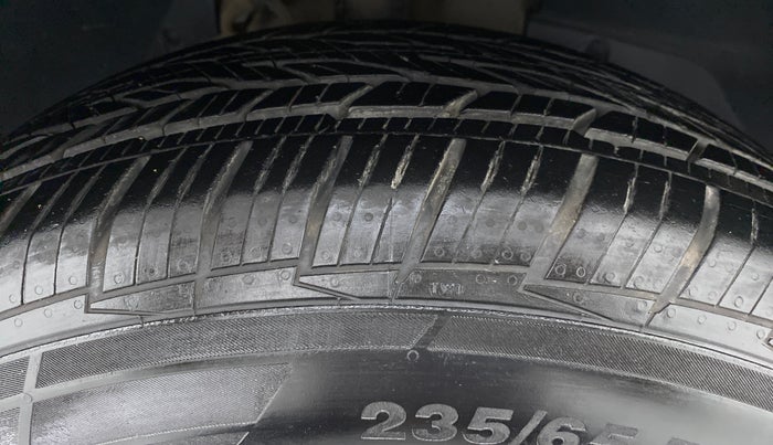 2018 Mahindra XUV500 W10, Diesel, Manual, 70,384 km, Right Front Tyre Tread
