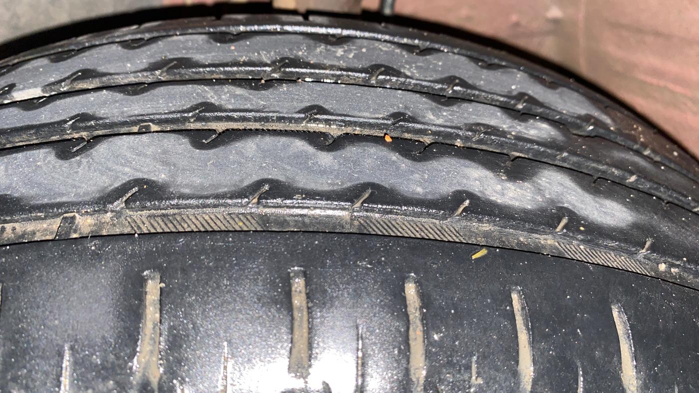 2016 Mahindra Kuv100 K8 D 6 STR, Diesel, Manual, 50,039 km, Left Front Tyre Tread