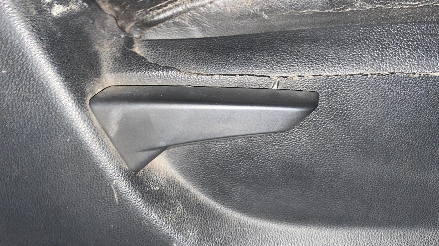2016 Mahindra Kuv100 K8 D 6 STR, Diesel, Manual, 50,039 km, Driver Side Adjustment Panel