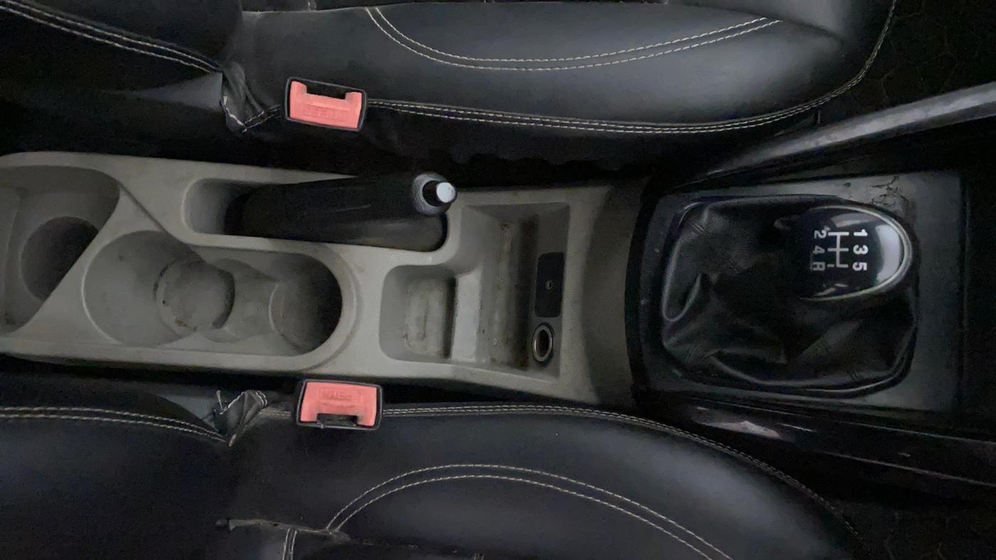 2014 Ford Ecosport TREND 1.5L DIESEL, Diesel, Manual, 1,19,392 km, Gear Lever