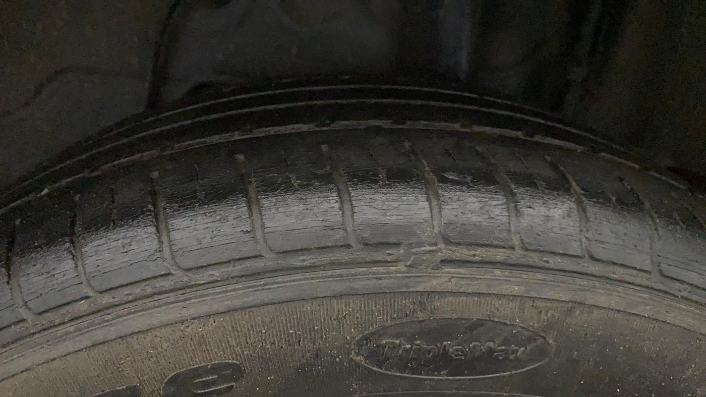 2014 Ford Ecosport TREND 1.5L DIESEL, Diesel, Manual, 1,19,392 km, Left Rear Tyre Tread