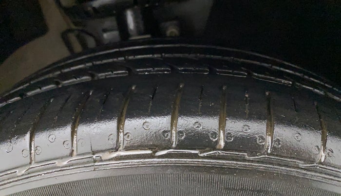 2022 Volkswagen Vento HIGHLINE PLUS 1.0L TSI AT, Petrol, Automatic, 23,943 km, Right Front Tyre Tread
