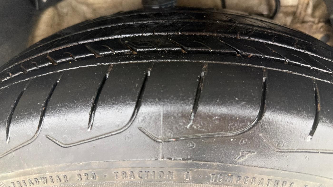 2019 Mahindra XUV300 W6 1.2 PETROL, Petrol, Manual, 78,347 km, Right Front Tyre Tread