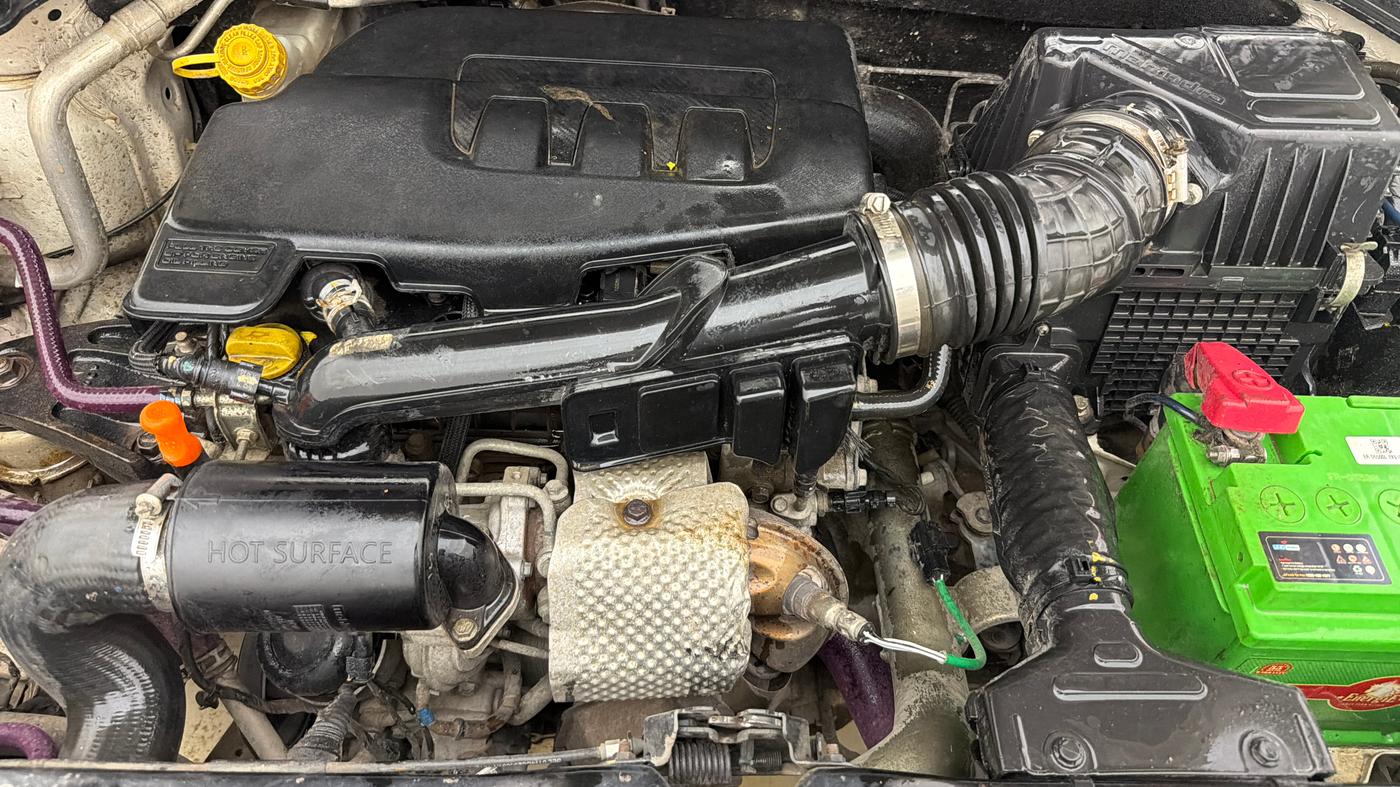 2019 Mahindra XUV300 W6 1.2 PETROL, Petrol, Manual, 78,347 km, Engine View