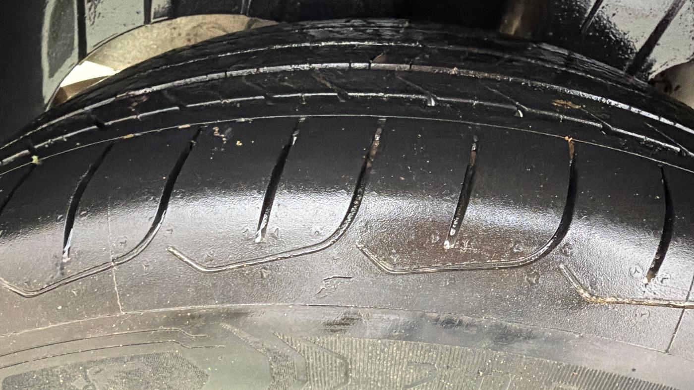 2019 Mahindra XUV300 W6 1.2 PETROL, Petrol, Manual, 78,347 km, Right Rear Tyre Tread