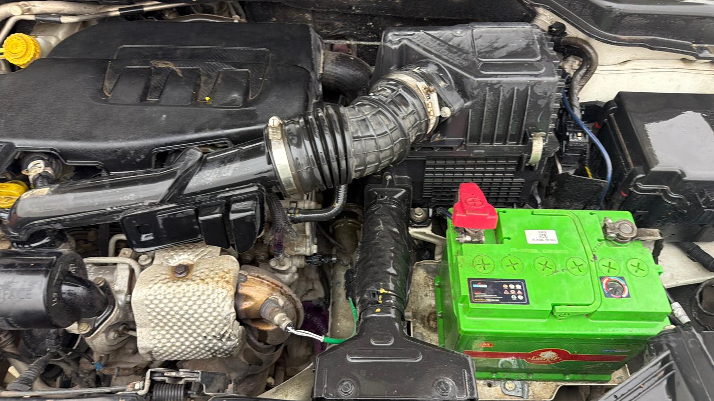2019 Mahindra XUV300 W6 1.2 PETROL, Petrol, Manual, 78,347 km, Engine View - Left