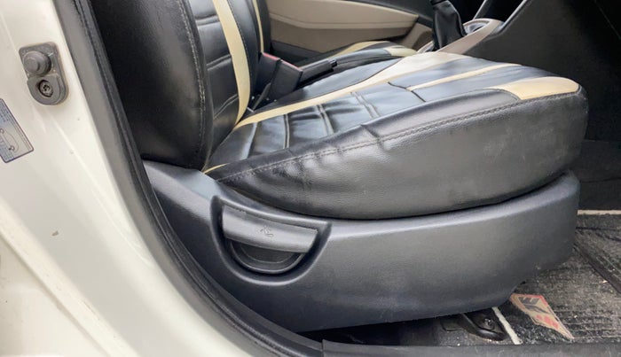 2014 Hyundai Xcent BASE 1.2, Petrol, Manual, 74,800 km, Driver Side Adjustment Panel