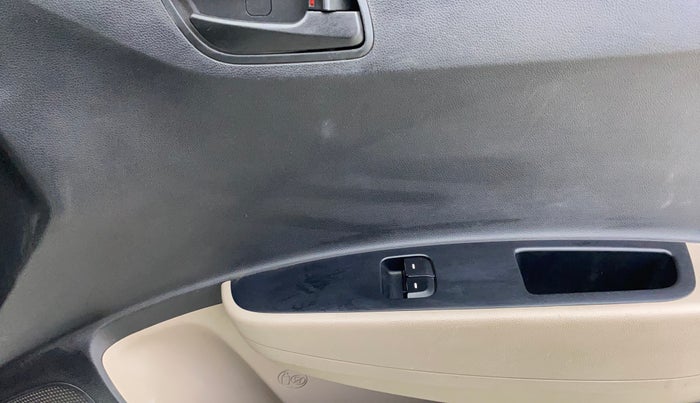 2014 Hyundai Xcent BASE 1.2, Petrol, Manual, 74,800 km, Driver Side Door Panels Control